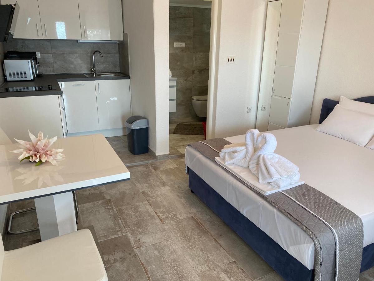 Appartement Charlene à Karlobag Extérieur photo