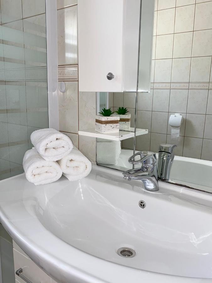 Appartement Charlene à Karlobag Extérieur photo
