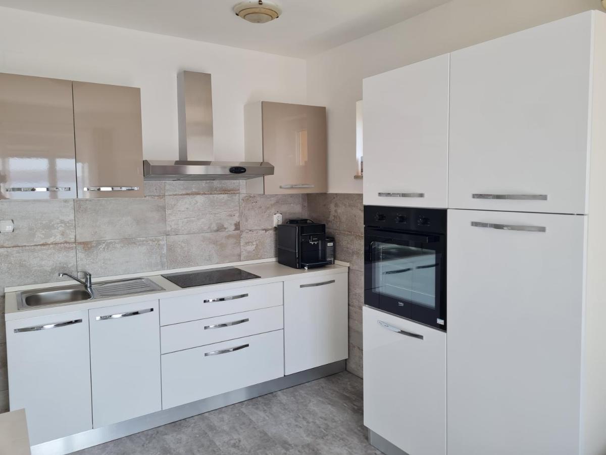 Appartement Charlene à Karlobag Extérieur photo