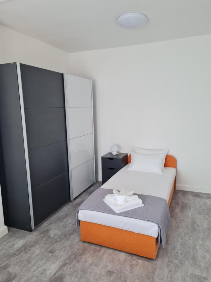 Appartement Charlene à Karlobag Extérieur photo